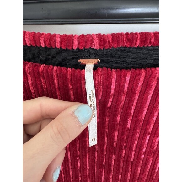 Free People Slim Pull-On Velvet Flare Pants Red XS NWOT - Picture 4 of 5